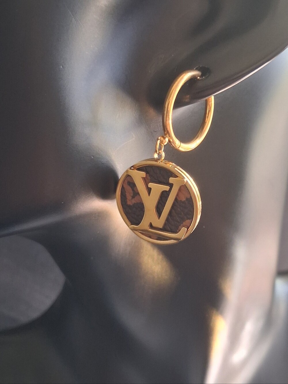LV Logo Women Accessories Subcategory Identification